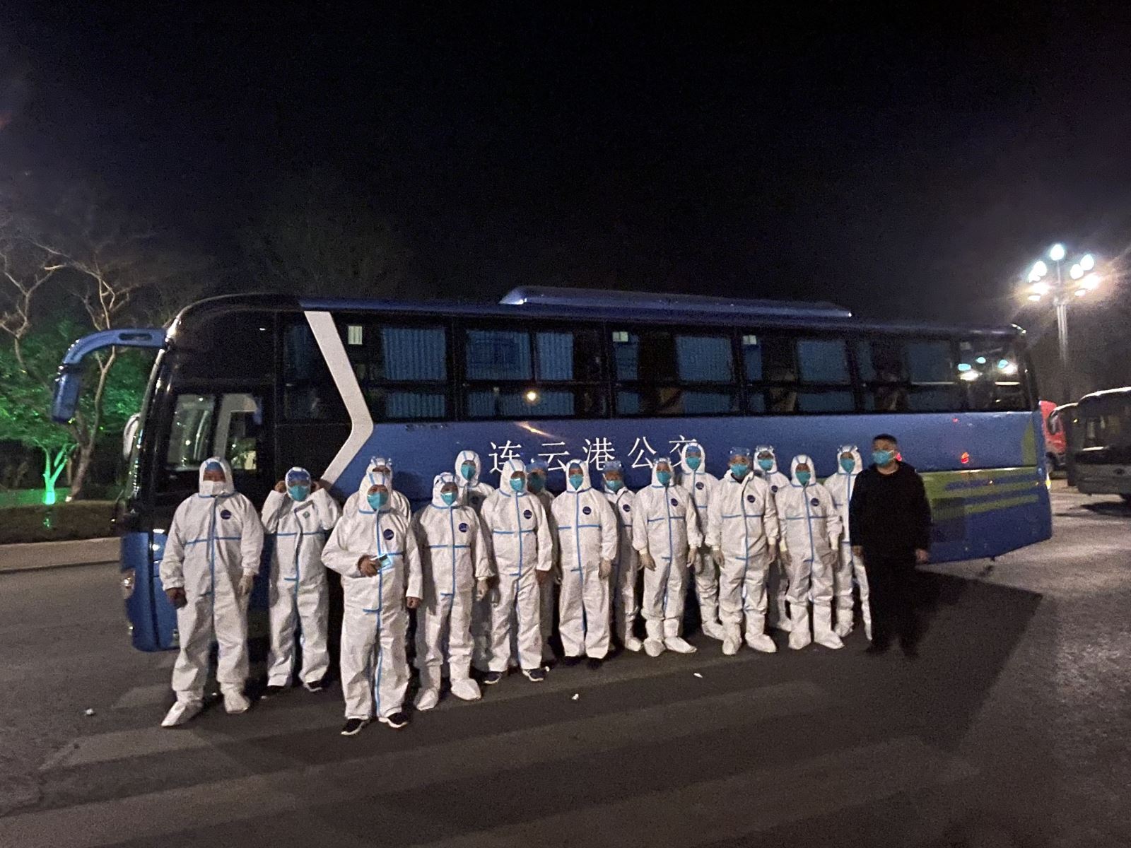 打響抗疫阻擊戰(zhàn)，公交集團首批轉運車輛正式啟用