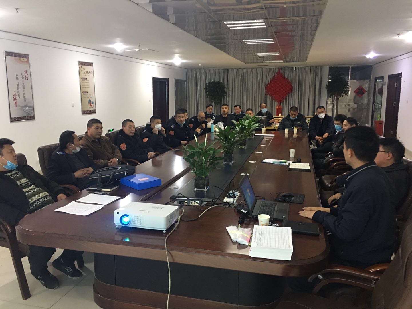 快速公交事業(yè)部節(jié)前組織駕駛員開展安全例會